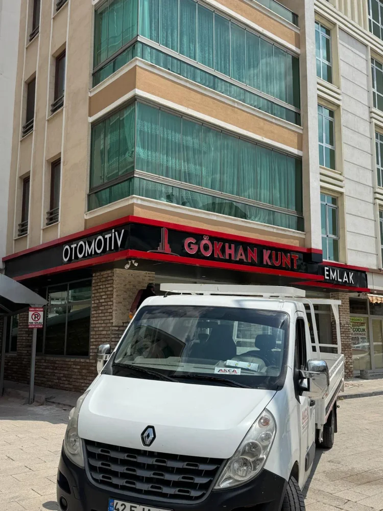Gökhan Kunt otomotiv ve emlak köşe cephe tabela